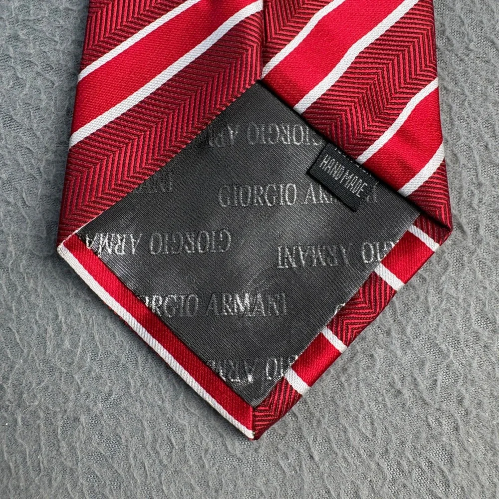 Giorgio Armani Mens Red Herringbone Diagonal Stripe Silk Tie Made in Italy
